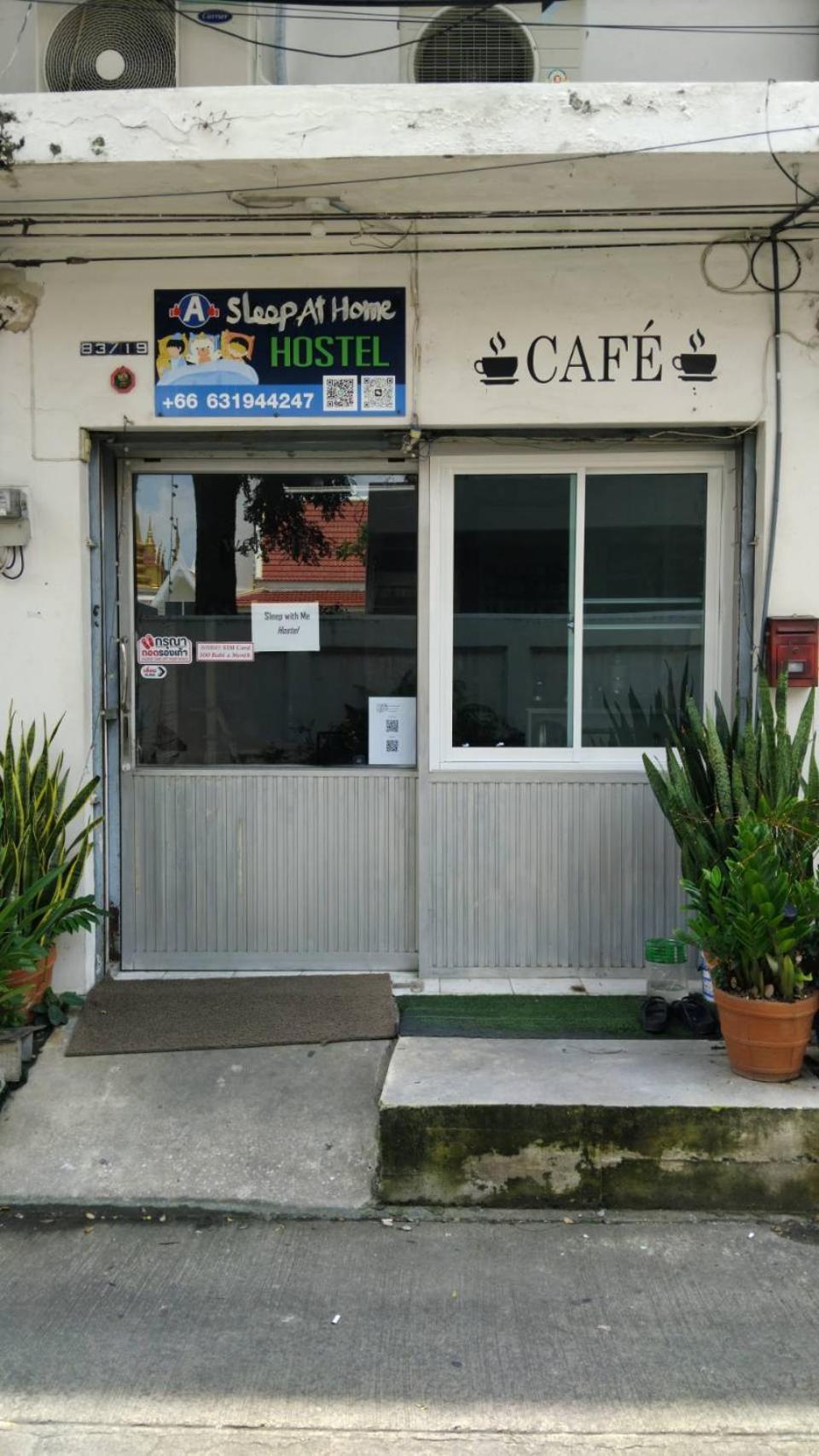 Sleepwith Me Hostel Bangkok Bagian luar foto